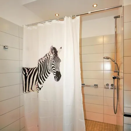 K 102 Eg - Moderne Barrierefreie Ferienwohnung Mit Wunderschönen Garten In Röbel An Der Müritz *