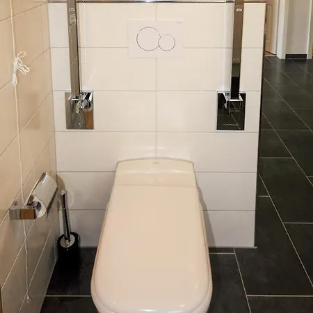 K 102 Eg - Moderne Barrierefreie Ferienwohnung Mit Wunderschönen Garten In Röbel An Der Müritz Apartment *