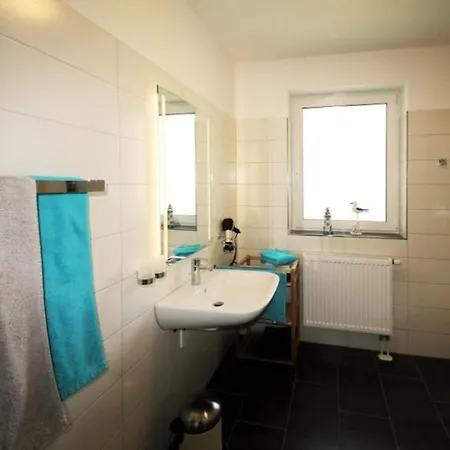 K 102 Eg - Moderne Barrierefreie Ferienwohnung Mit Wunderschönen Garten In Röbel An Der Müritz