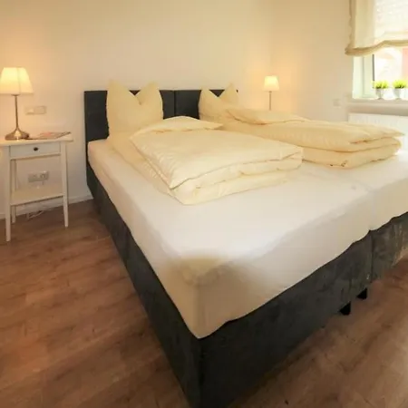 K 102 Eg - Moderne Barrierefreie Ferienwohnung Mit Wunderschönen Garten In Röbel An Der Müritz