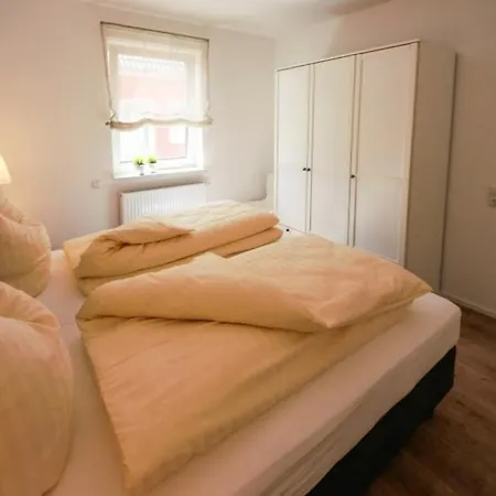 K 102 Eg - Moderne Barrierefreie Ferienwohnung Mit Wunderschönen Garten In Röbel An Der Müritz Apartment *