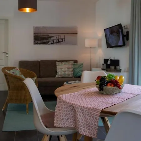 K 102 Eg - Moderne Barrierefreie Ferienwohnung Mit Wunderschönen Garten In Röbel An Der Müritz Marienfelde