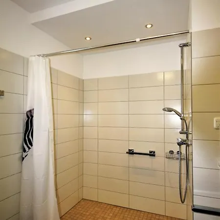 K 102 Eg - Moderne Barrierefreie Ferienwohnung Mit Wunderschönen Garten In Röbel An Der Müritz Apartment